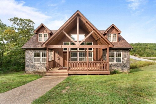 Near Silver Dollar City! Spacious Family-sized Rental 