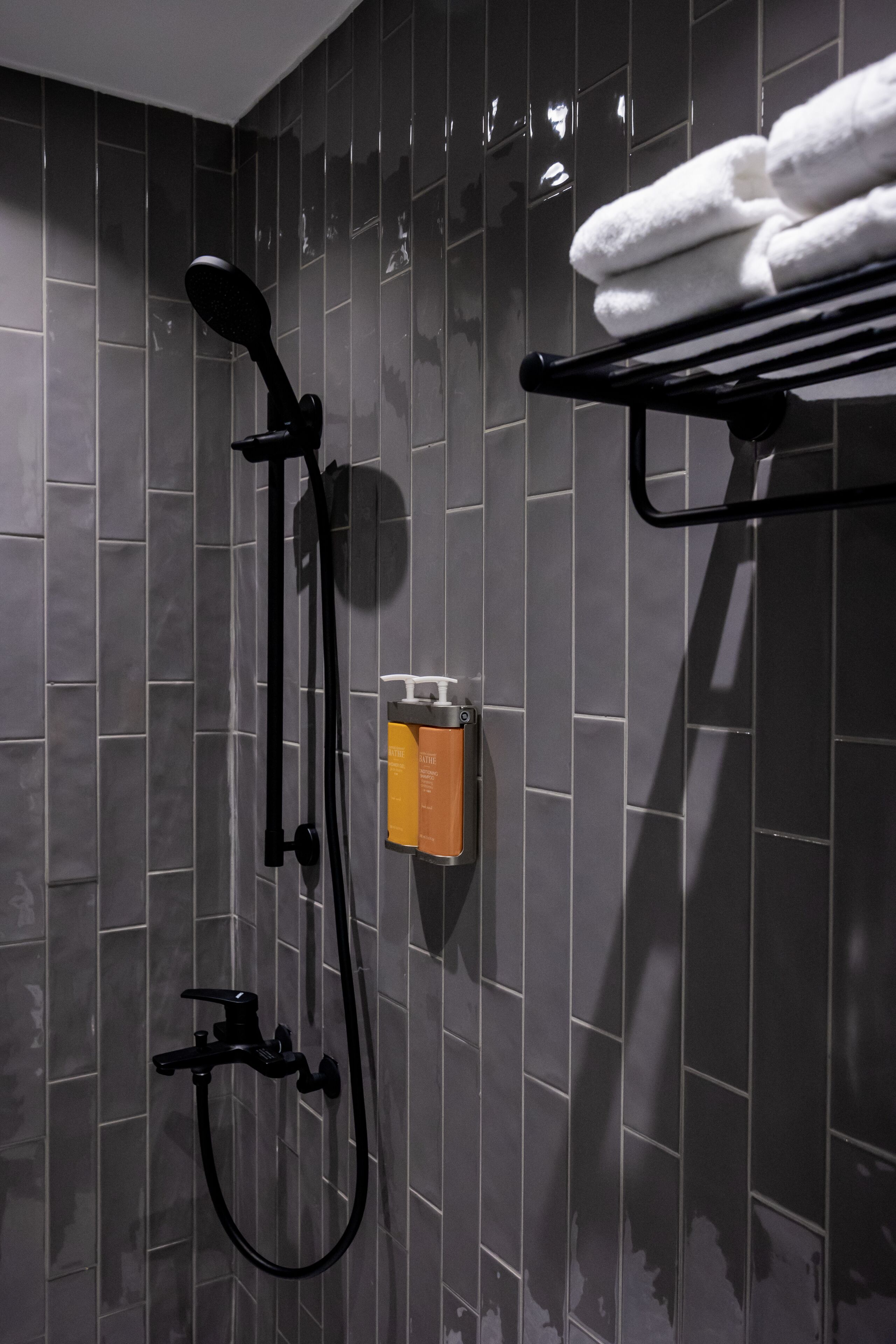 Standard Double Room | Bathroom | Free toiletries, hair dryer, slippers