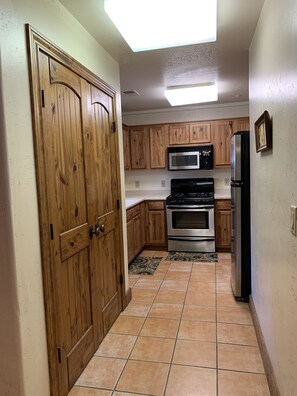 Fridge, microwave, oven, stovetop - Find your Paradise 2 right in the middle of what brings you to Ruidoso! (Ruidoso)