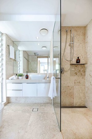 Shower, hair dryer - The Platinum 3BR Luxe Residence in Sunshine Beach (Sunshine Beach)