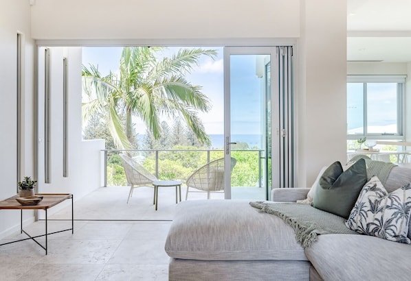 Smart TV, offices - The Platinum 3BR Luxe Residence in Sunshine Beach (Sunshine Beach)
