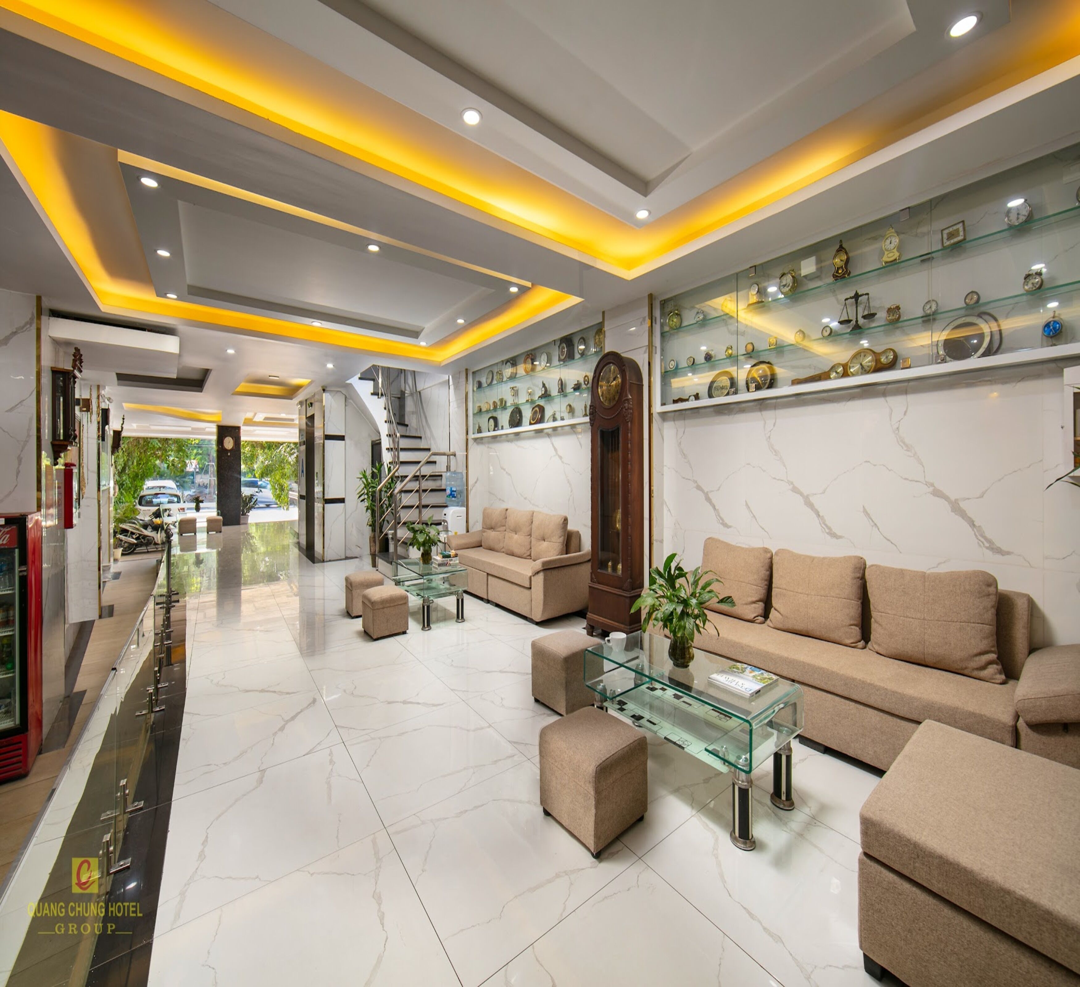 Coin salon dans le hall