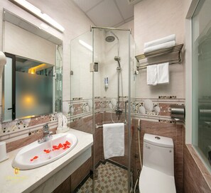 Bathroom - Nhan Hoa Hotel (Hanoi)