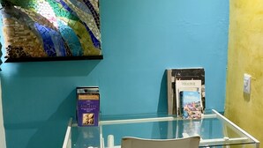 Standard Studio Suite, 1 Bedroom | Living area