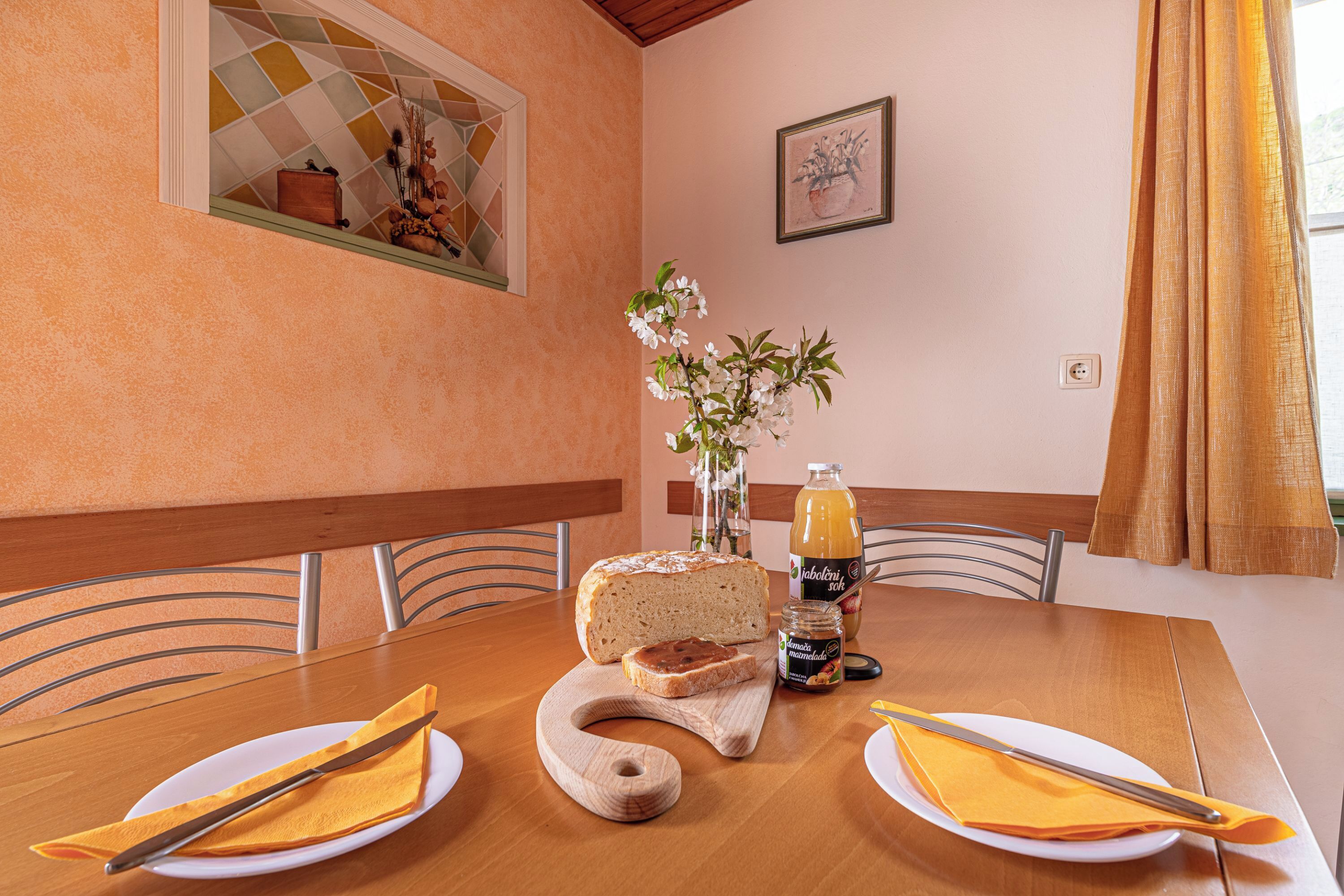 Family House, Multiple Bedrooms, 2 Bathrooms (Fun & Games Homestead Lukec) | Dining