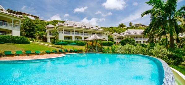 Pool - Vashay’s vacation pad/beauty in the sun (Willikies)