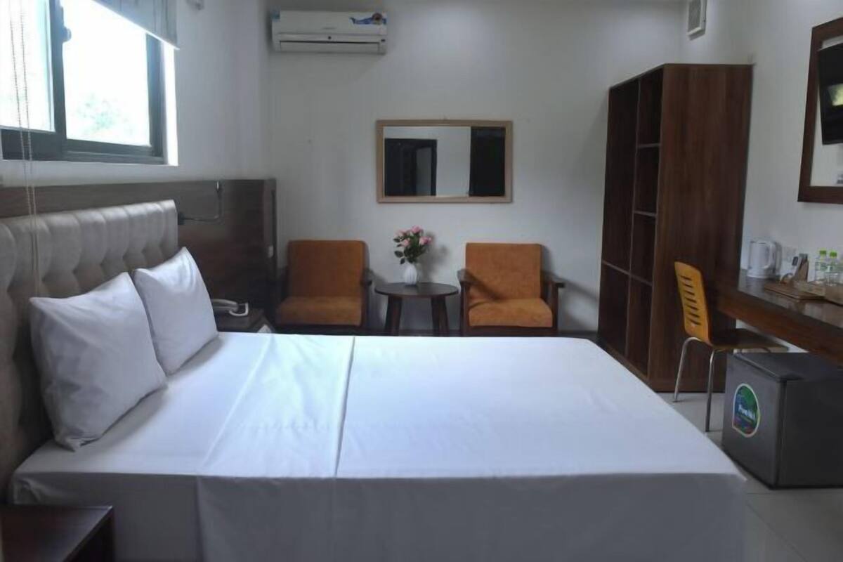 Minibar, desk, blackout curtains, soundproofing