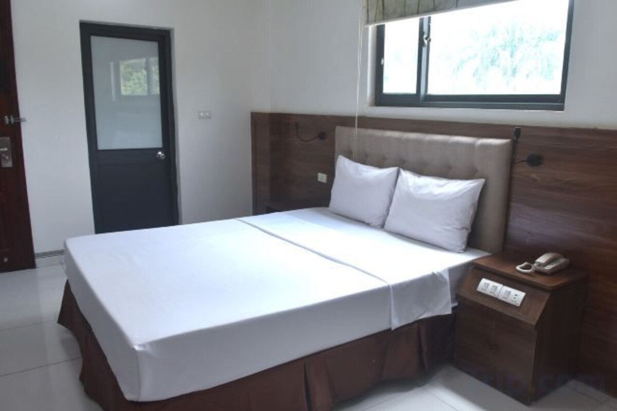 Minibar, desk, blackout curtains, soundproofing