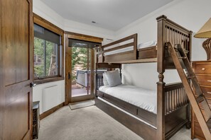 4 bedrooms, desk, iron/ironing board, WiFi