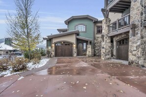 Exterior - Luxurious 4BD Near Canyons Village (Park City)