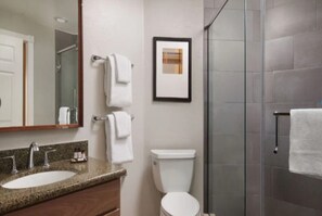 Boblebad, hårføner, håndklær og såpe