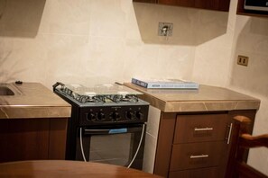 Kühlschrank, Mikrowelle, Ofen, Geschirrspüler