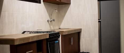 Kjøleskap, mikrobølgeovn, ovn og oppvaskmaskin