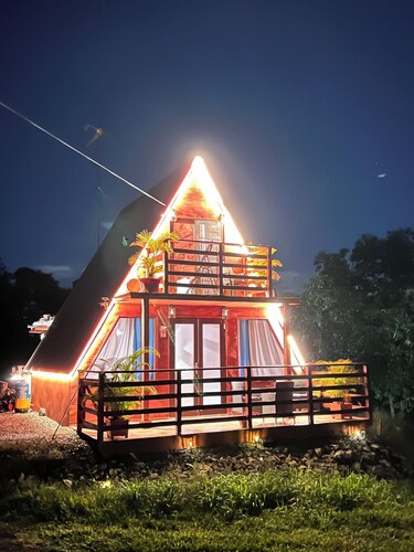 Cabaña 787
Scape from reality in a cozy cabin
steps to a geological place.