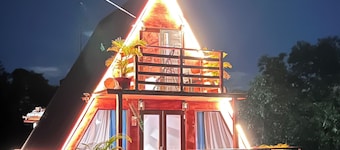 Cabaña 787
Scape from reality in a cozy cabin
steps to a geological place.