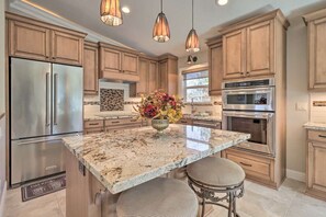 Fridge, microwave, oven, stovetop - Fully furnished Waterfront retreat! Deck, Hot tub. (South Lake Tahoe)