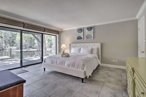 3 bedrooms, iron/ironing board, free WiFi, bed sheets - Fully furnished Waterfront retreat! Deck, Hot tub. (South Lake Tahoe)