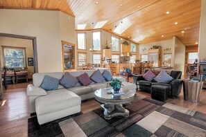 Interior - Peninsula Panorama Lakefront (Big Bear Lake)