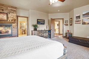 5 bedrooms, iron/ironing board, WiFi, bed sheets
