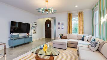 Smart TV y chimenea