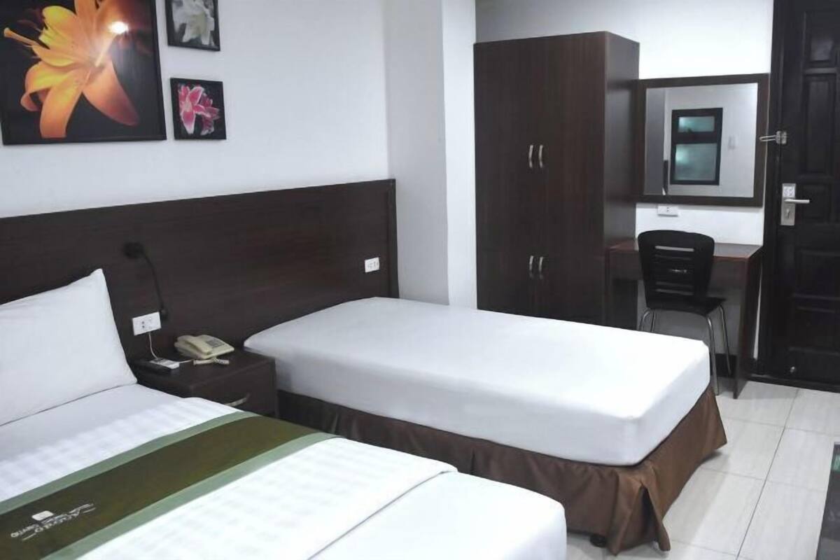 Minibar, bureau, rideaux d’obscurcissement, système d’insonorisation