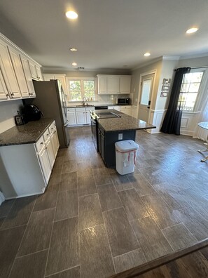 Mikrowelle, Ofen, Herdplatte, Geschirrspüler