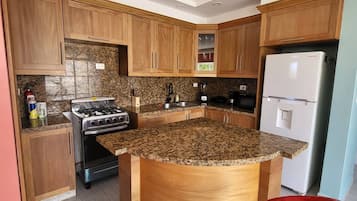 Apartment, 2 Bedrooms, Patio | Interior