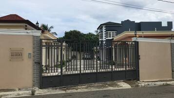 Apartment, 2 Bedrooms, Patio | Property entrance