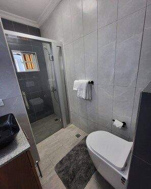 Apartment, 2 Schlafzimmer, Terrasse | Badezimmer