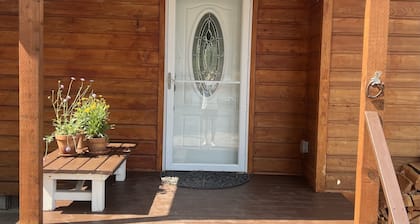 River Front Cabin. Come relax and play cowboy in Spray !