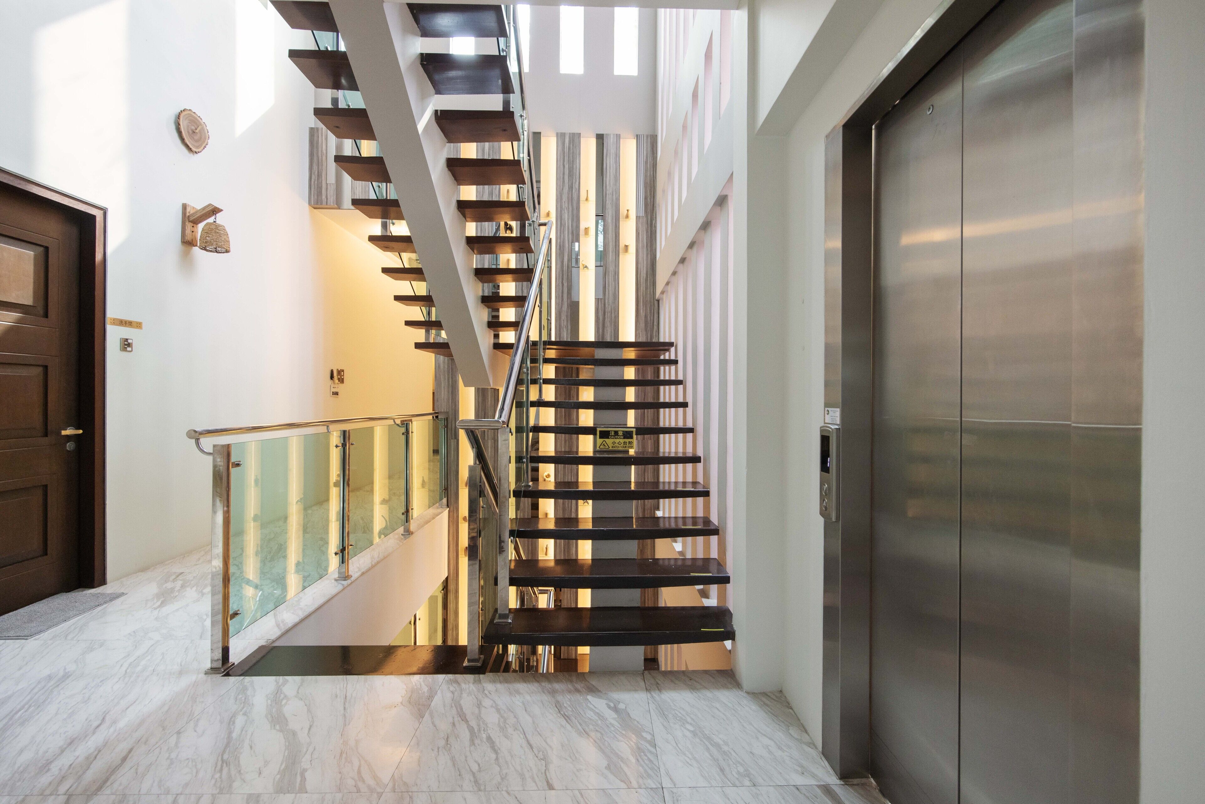 13 habitaciones, cortinas blackout, wifi gratis y ropa de cama 