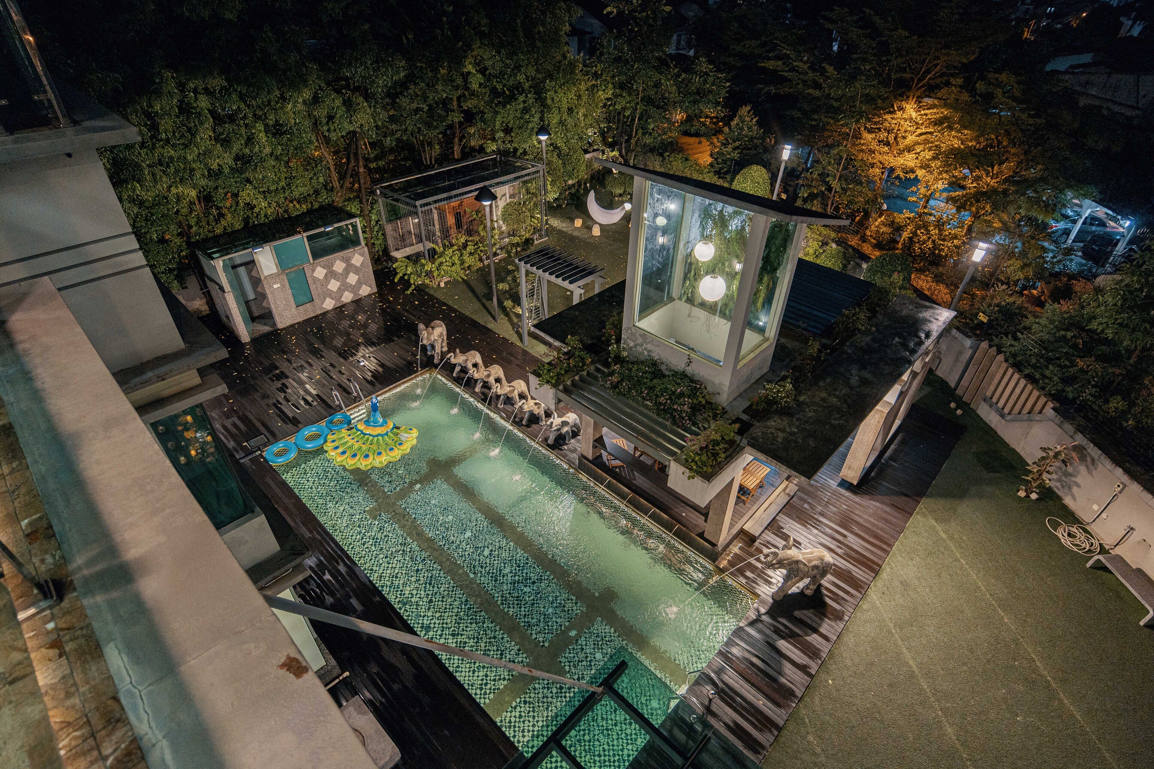 13 bedrooms, blackout curtains, free WiFi, bed sheets