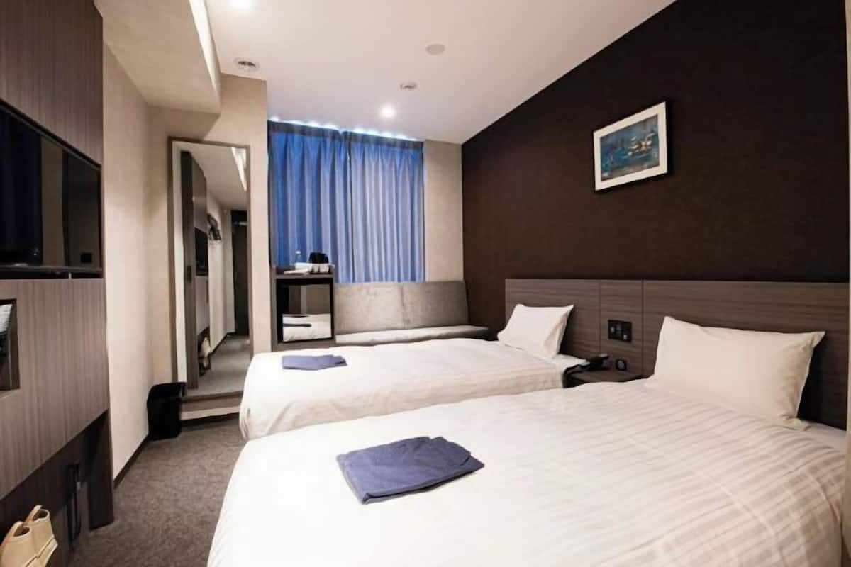 1 chambre, coffres-forts dans les chambres, fer et planche à repasser