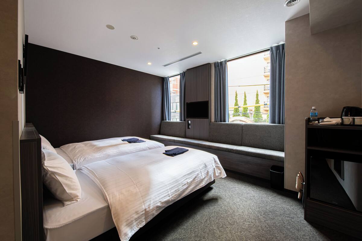 Rom, ikke-røyk (Universal, No Housekeeping) | Safe på rommet, strykejern/-brett og wi-fi (inkludert)