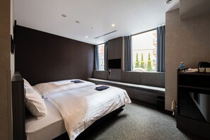 Universal Room, Non Smoking | In-room safe, iron/ironing board, free WiFi - Welina Premier Osaka Namba (Osaka)