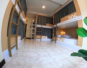 In-room safe, free WiFi - KPOP Hostel (Karon)