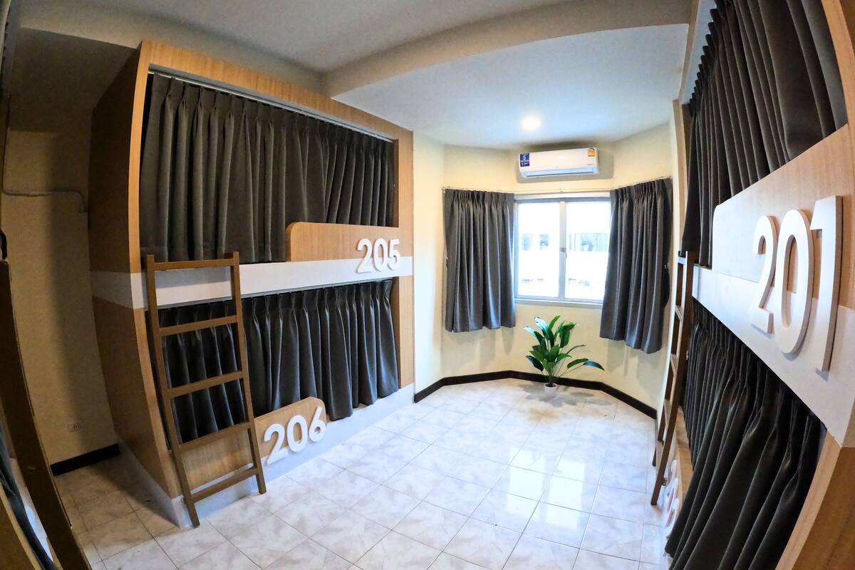 Female 6 beds Dormitory | Coffre-fort, accès au Wi-Fi (inclus)
