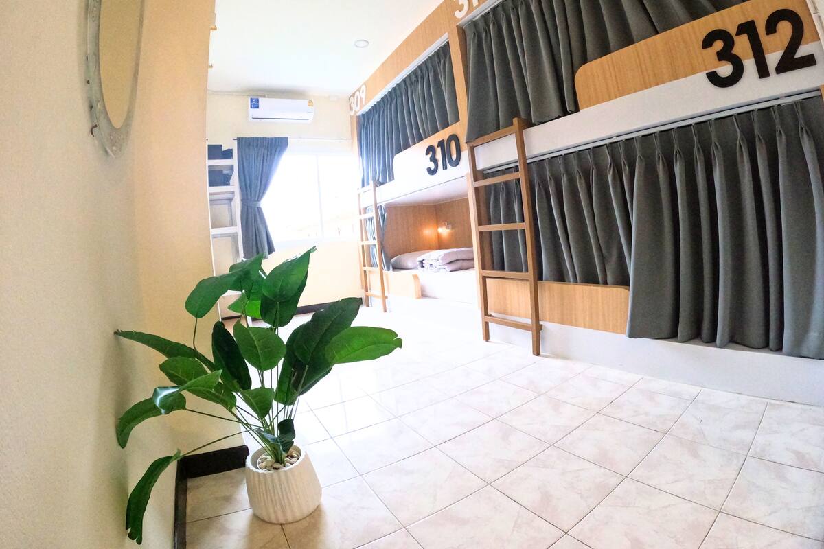Mixed 4 beds Dormitory 3 | Coffre-fort, accès au Wi-Fi (inclus)
