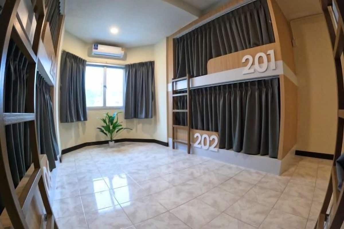 In-room safe, free WiFi