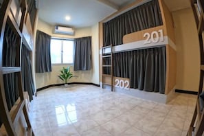 In-room safe, free WiFi - KPOP Hostel (Karon)