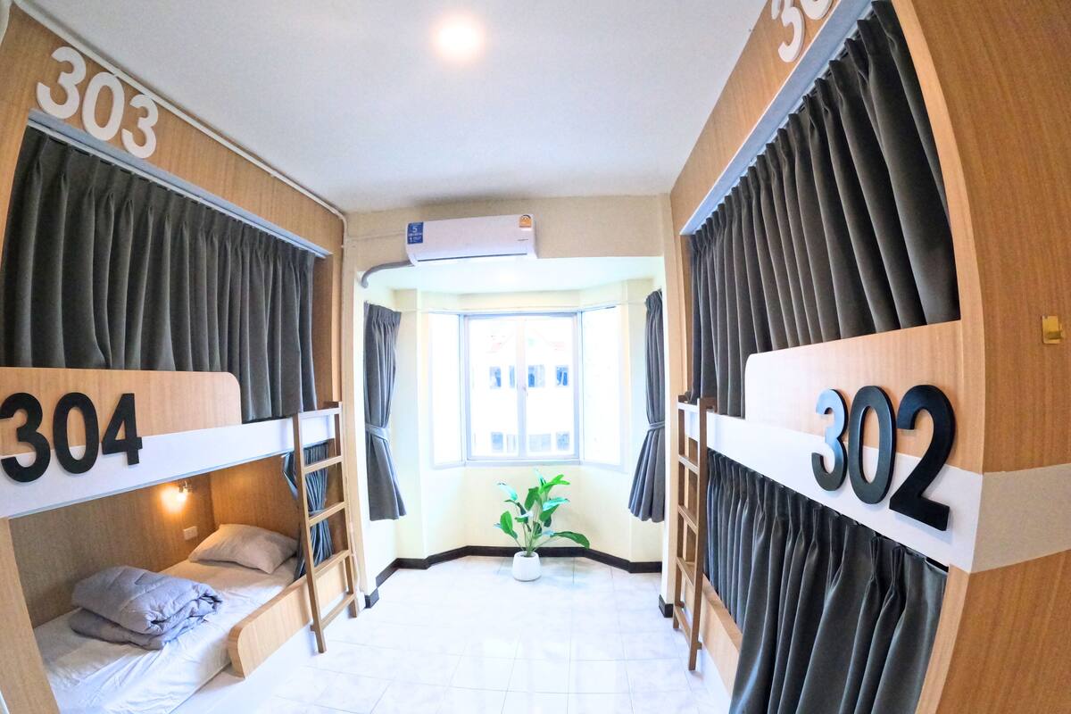 Mixed 4 beds Dormitory 2 | Coffre-fort, accès au Wi-Fi (inclus)
