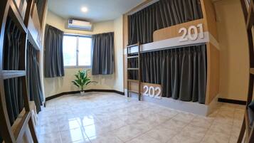 Female 6 beds Dormitory | Brankas dan Wi-Fi gratis