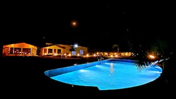 Kolam renang terbuka