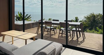 Premier Cabin | Living area