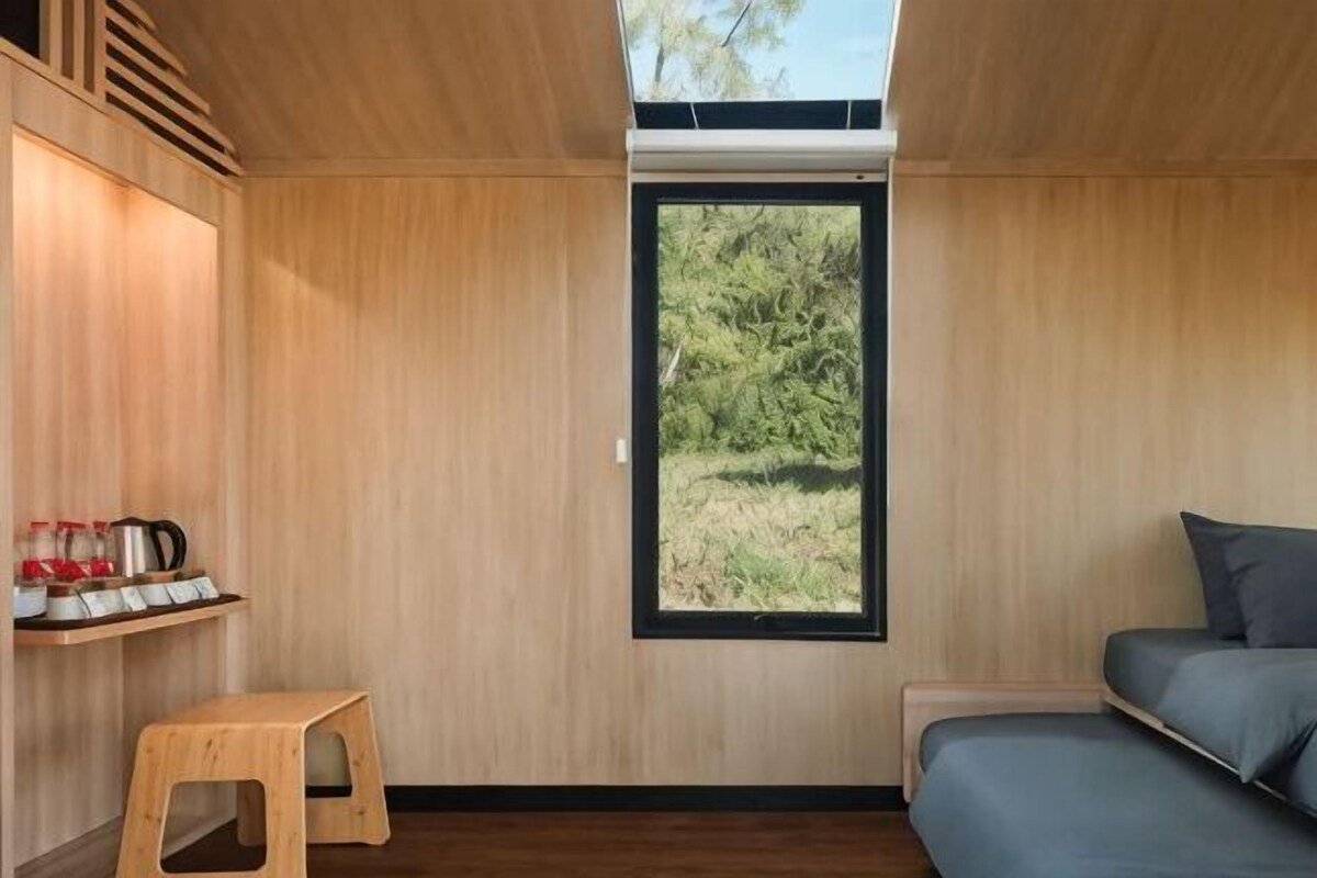 Desk, laptop workspace, free WiFi, bed sheets