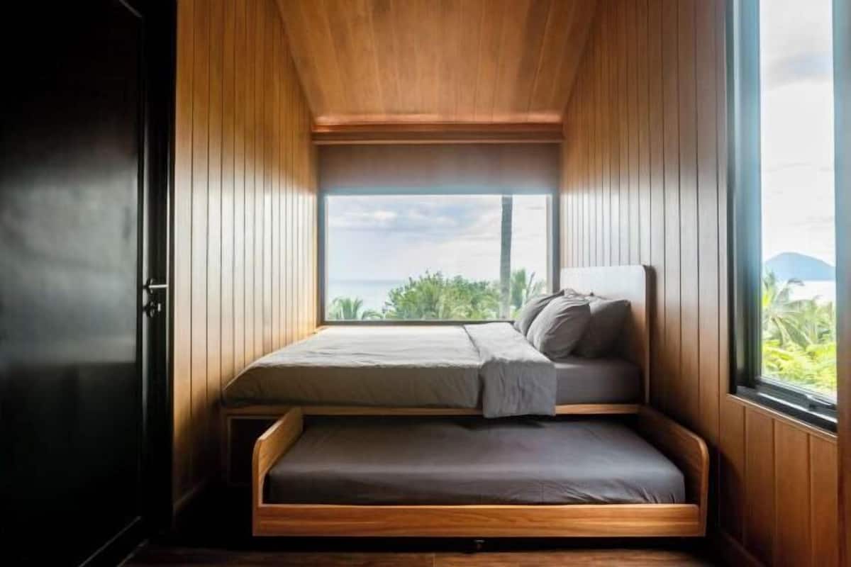 1 habitación, escritorio y espacio para trabajar con laptop