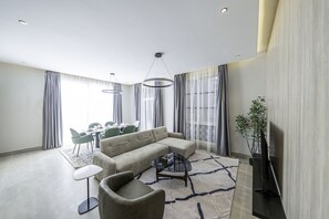 Apartment, 3 Bedrooms | Living area - Mabaat - Al Malqa - 541 (Riyadh)