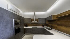 アパートメント 3 ベッドルーム | 専用キッチン | エスプレッソマシン、冷蔵庫、電子レンジ、オーブン