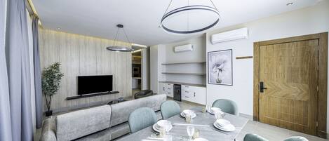 Apartment, 3 Bedrooms | In-room dining