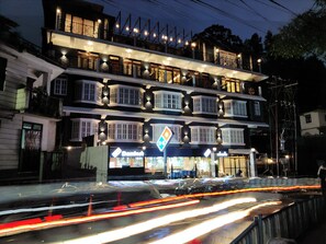 ด้านหน้าที่พัก